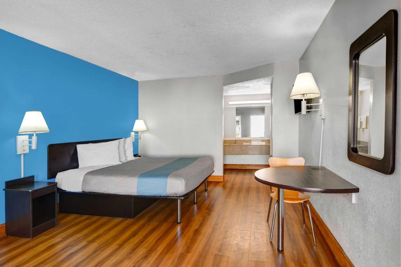 Motel 6-Atlanta, Ga Доравил Екстериор снимка