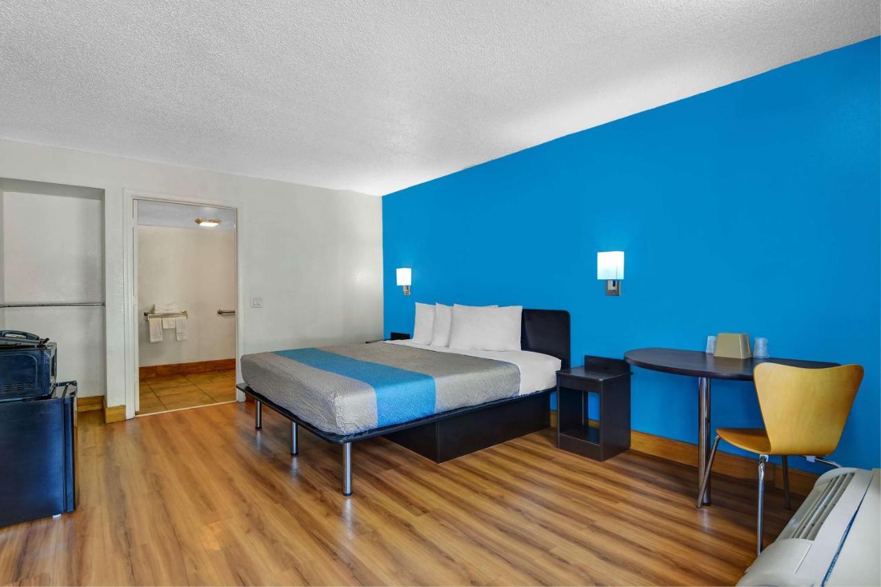 Motel 6-Atlanta, Ga Доравил Екстериор снимка