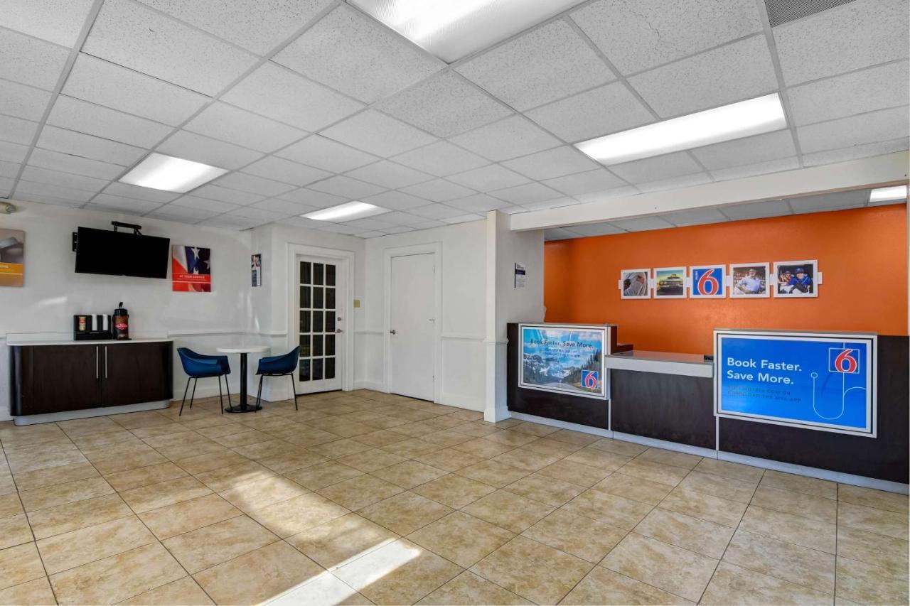 Motel 6-Atlanta, Ga Доравил Екстериор снимка