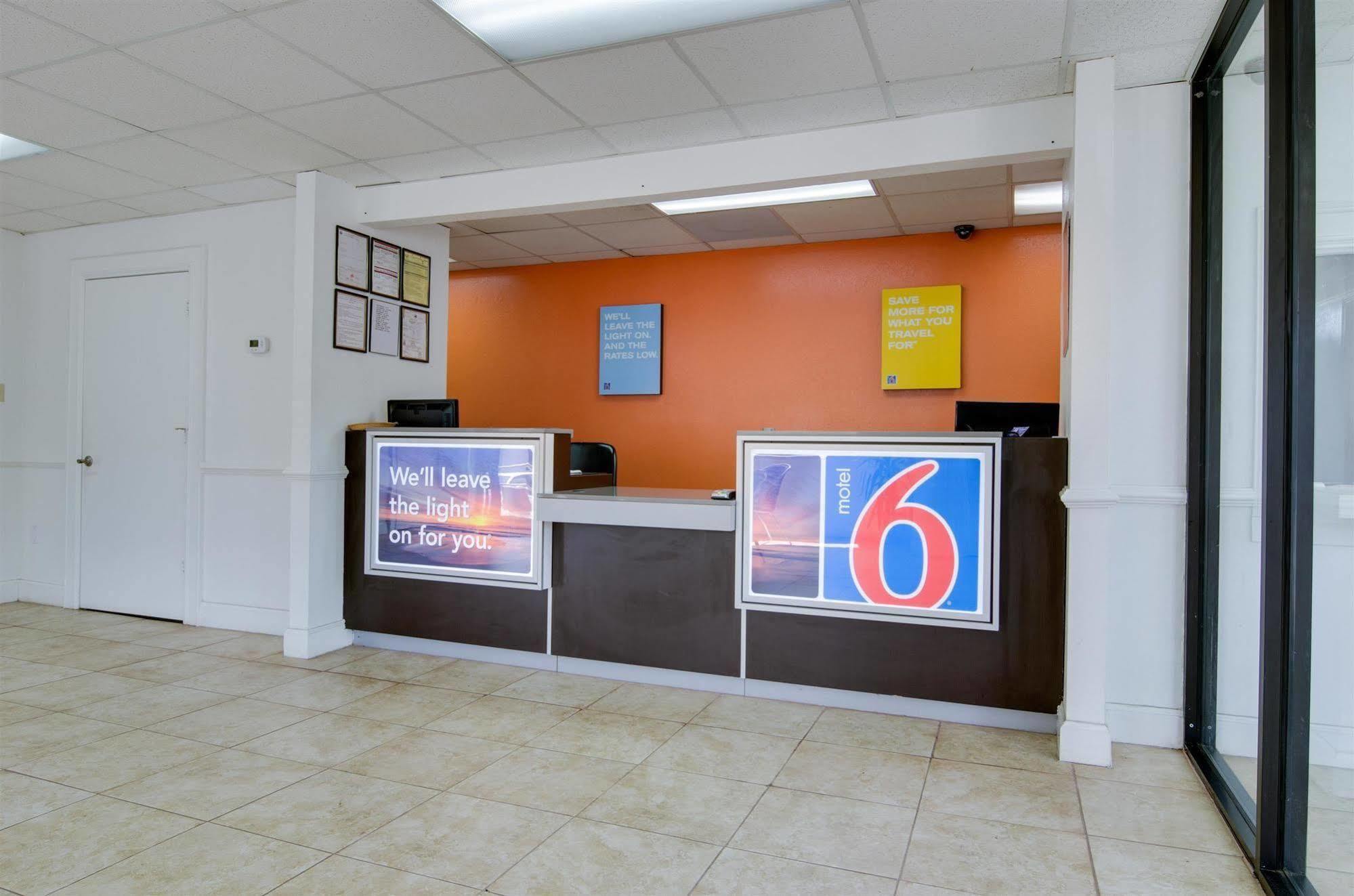 Motel 6-Atlanta, Ga Доравил Екстериор снимка