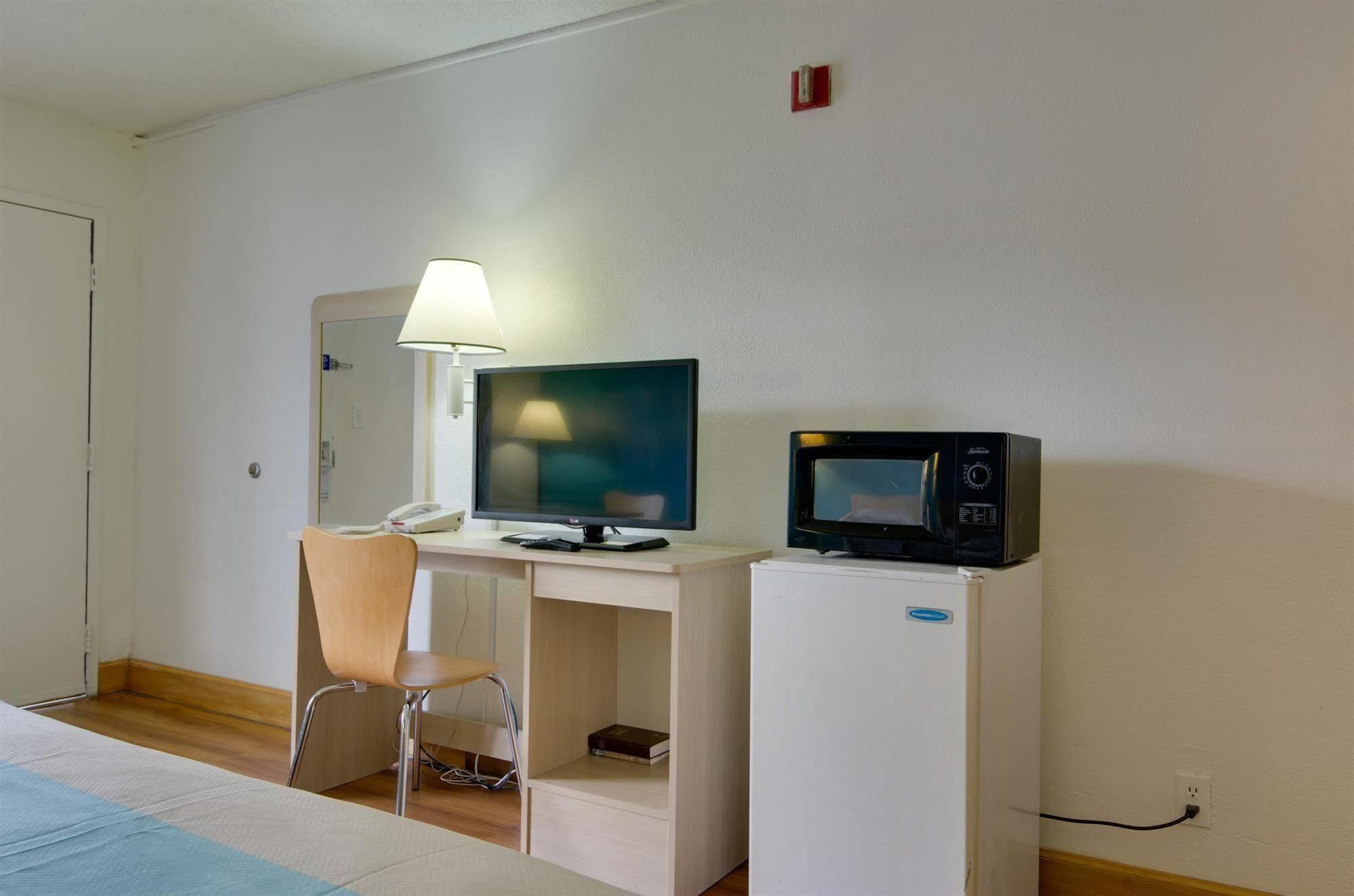 Motel 6-Atlanta, Ga Доравил Екстериор снимка